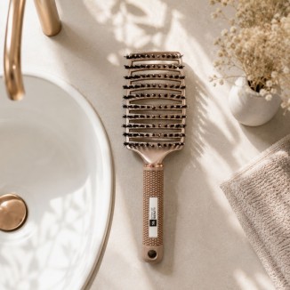 brosse soft'n straight gold, mise en scène décorative