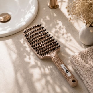 brosse soft'n straight gold sur fond épuré